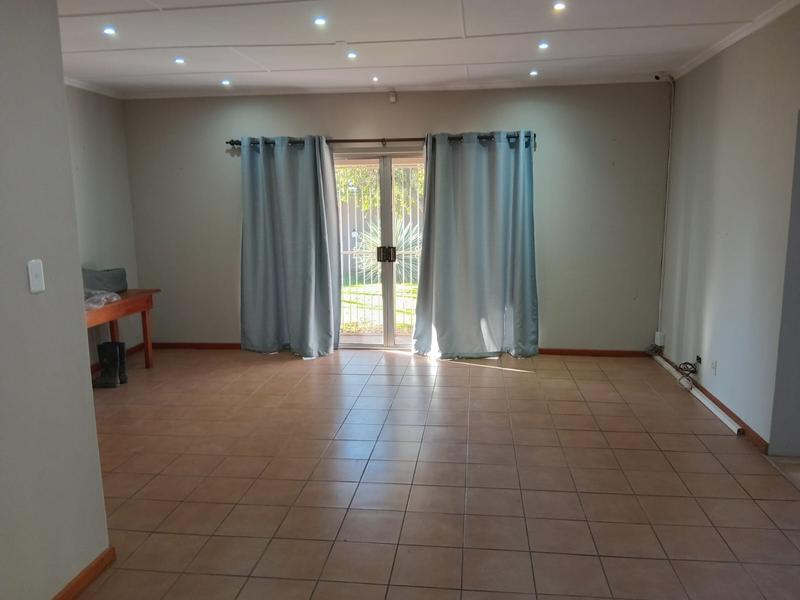 To Let 3 Bedroom Property for Rent in Sunnyside Eastern Cape